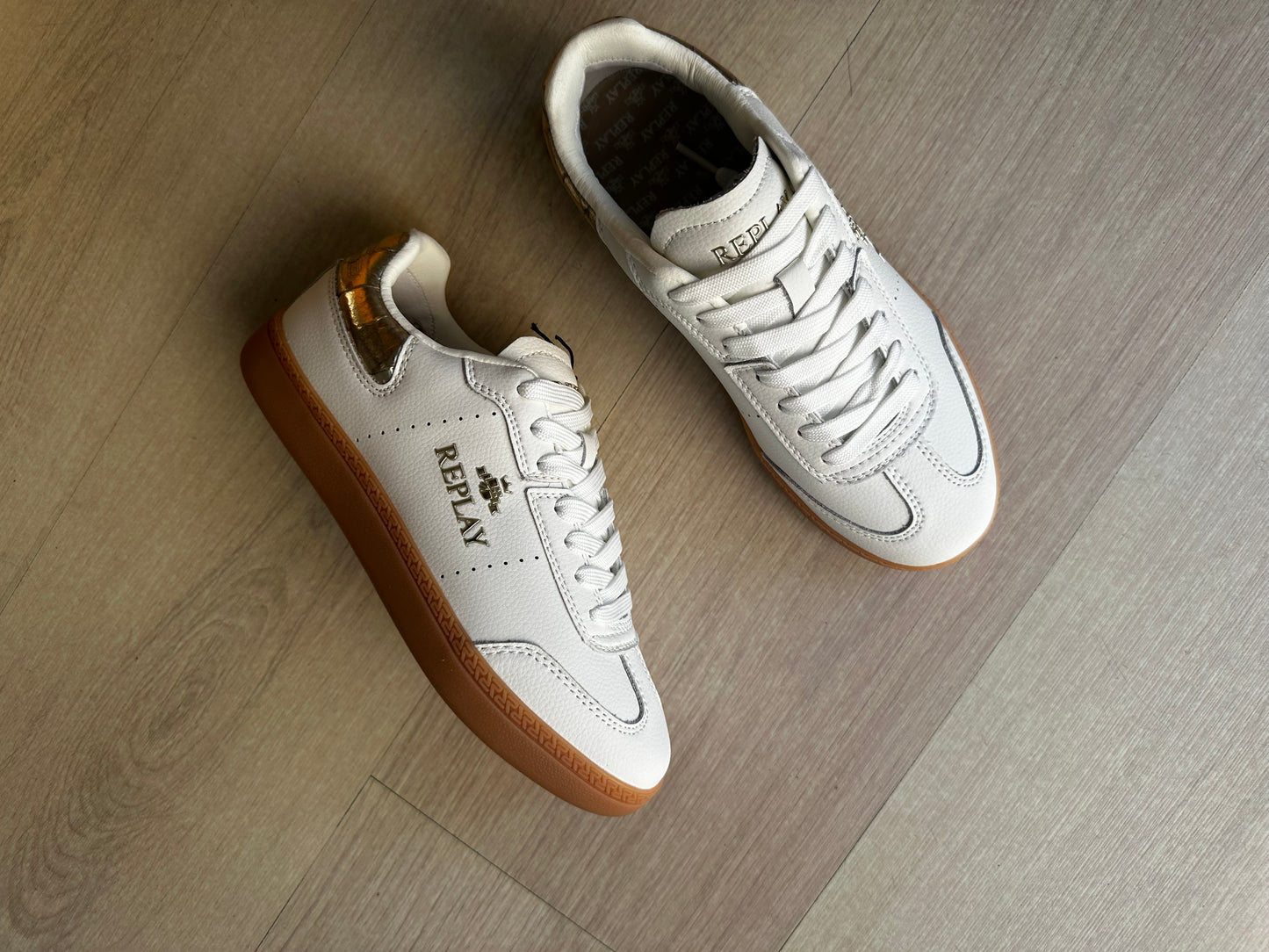 Sneakers replay White