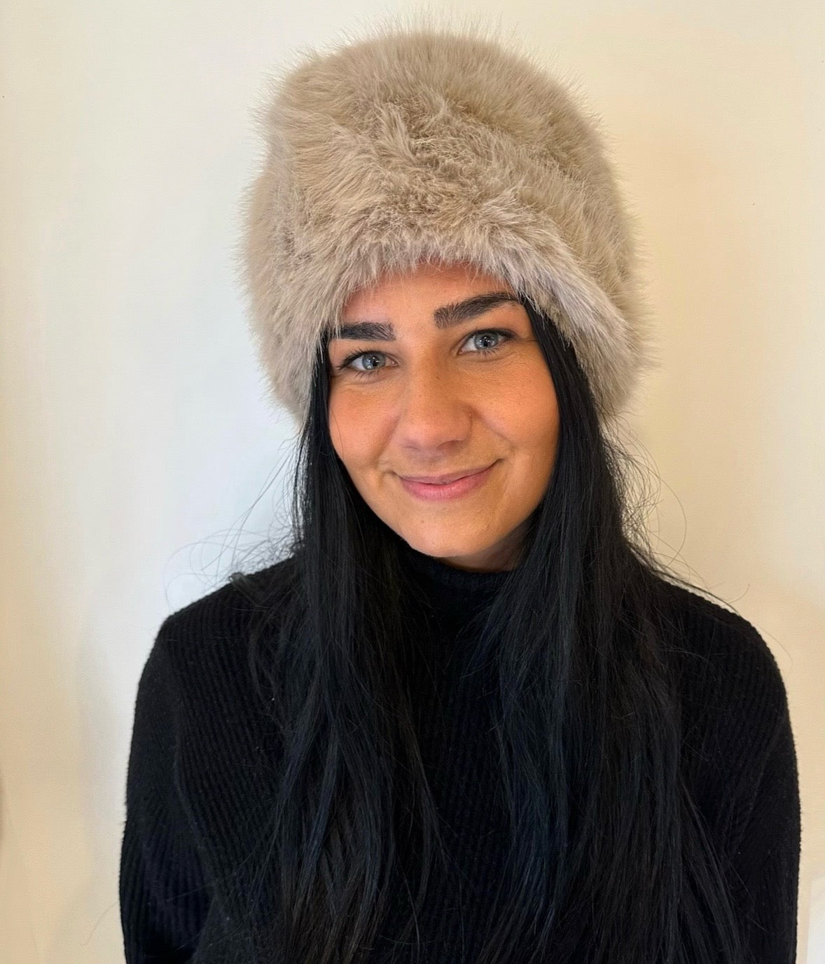 Cappello in pelliccia beige