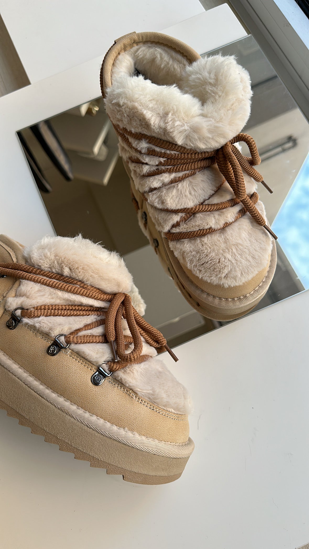 Nordic fur low beige