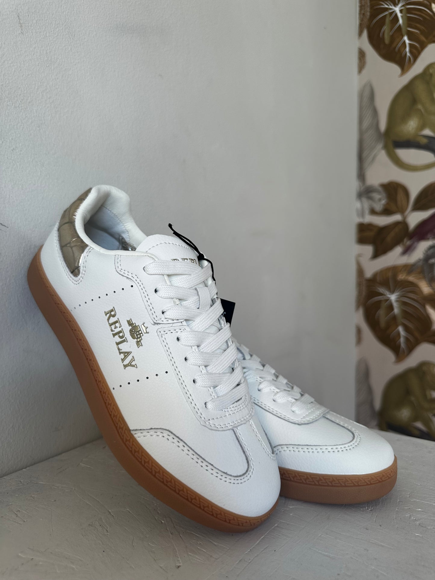 Sneakers replay White