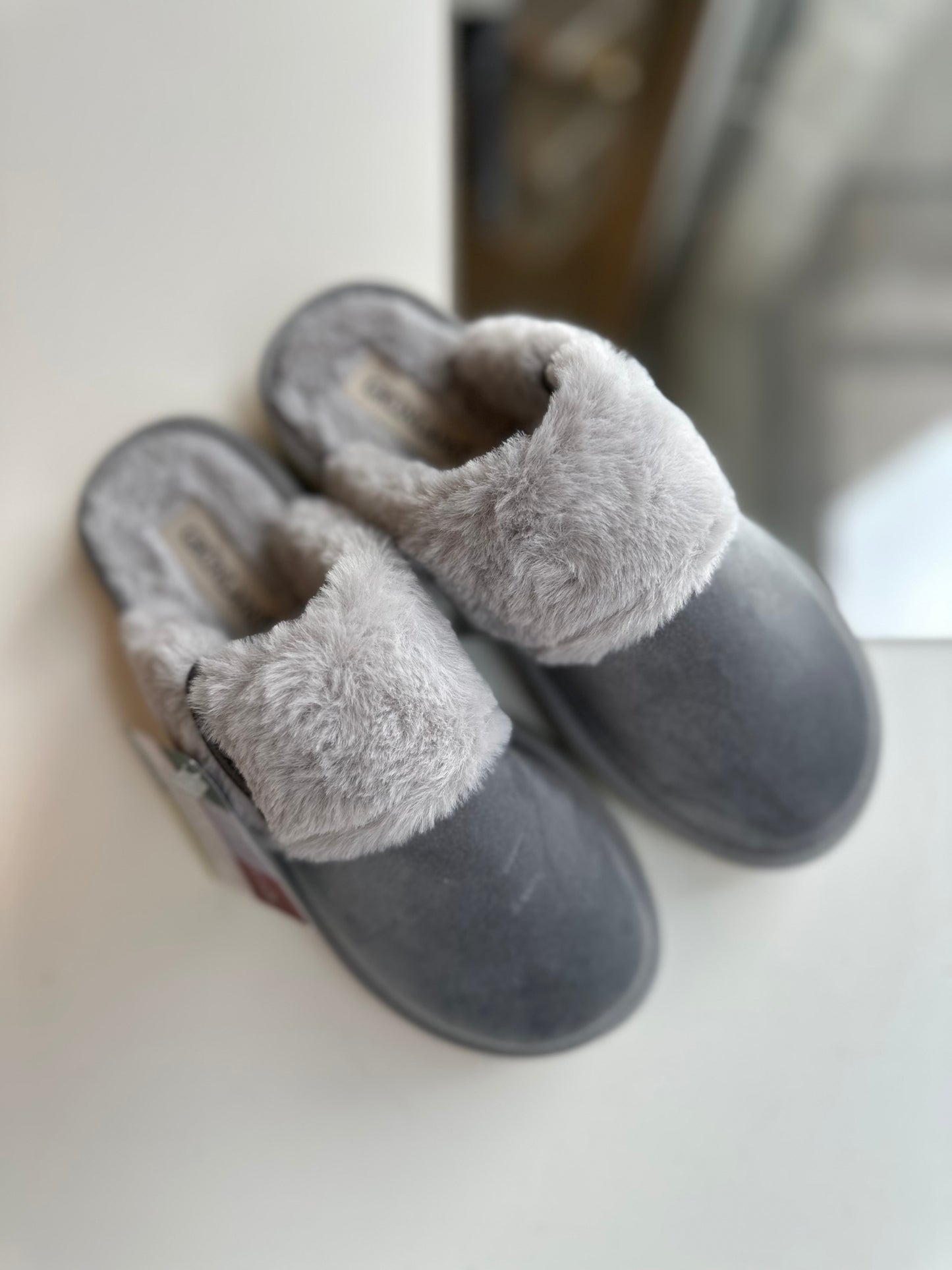 Pantofola pelo grigio