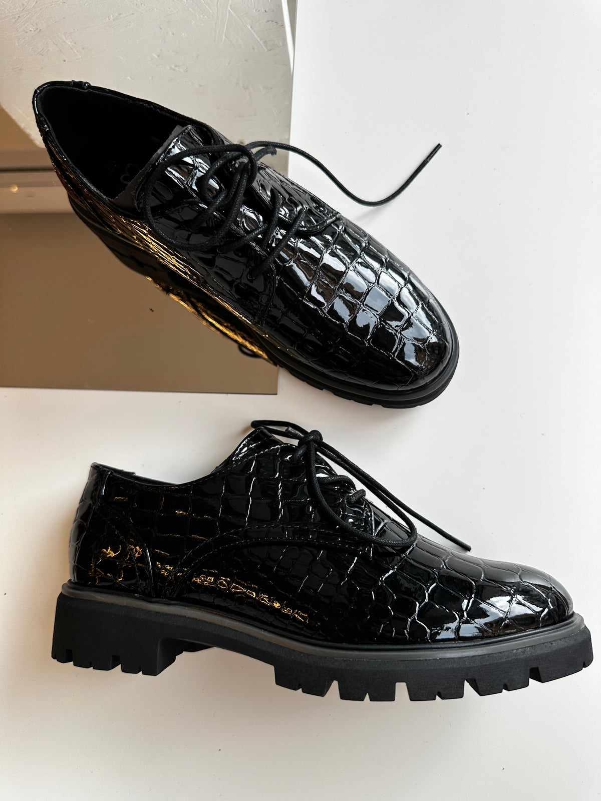 Scarpa stringata cocco