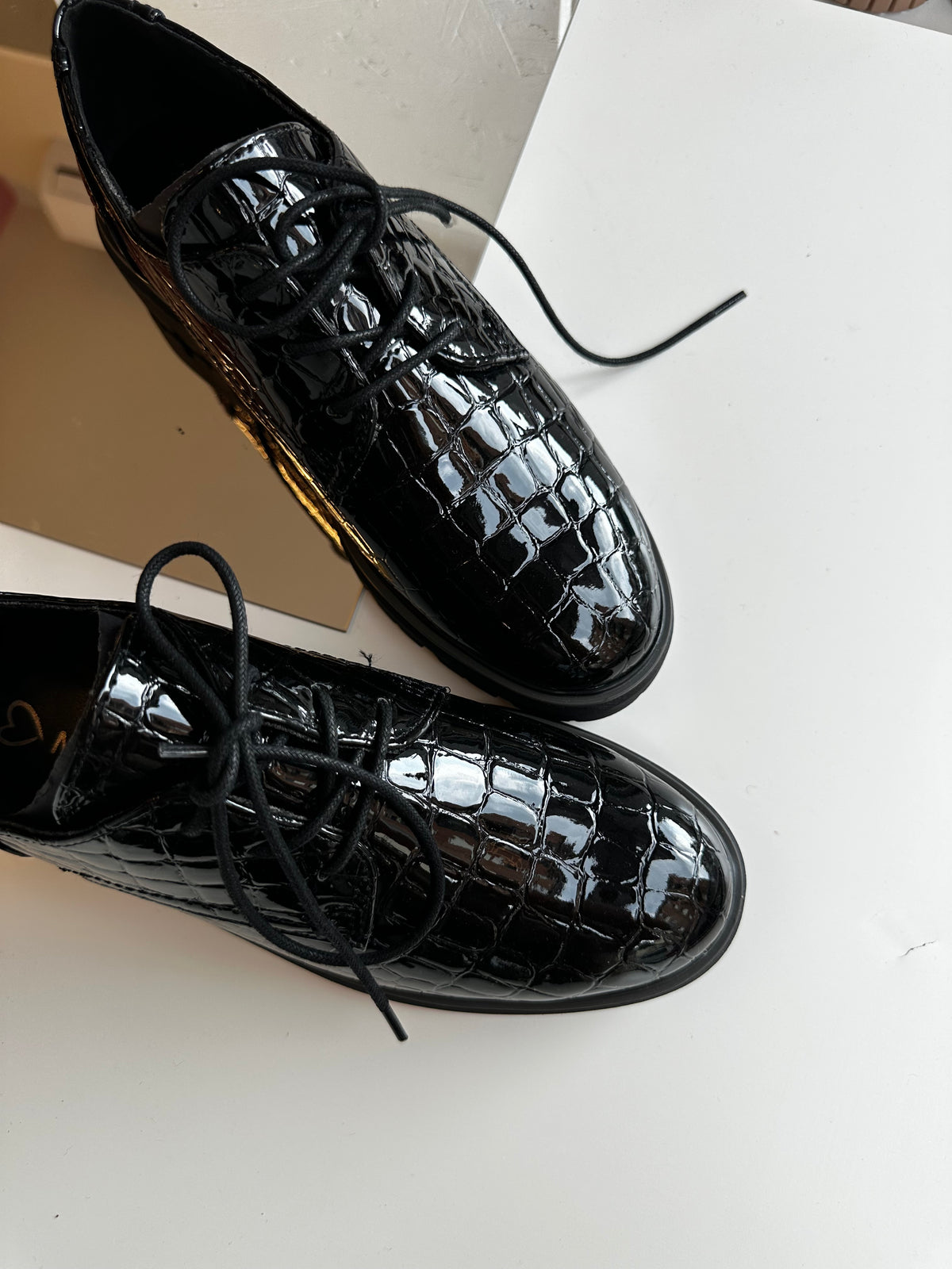 Scarpa stringata cocco