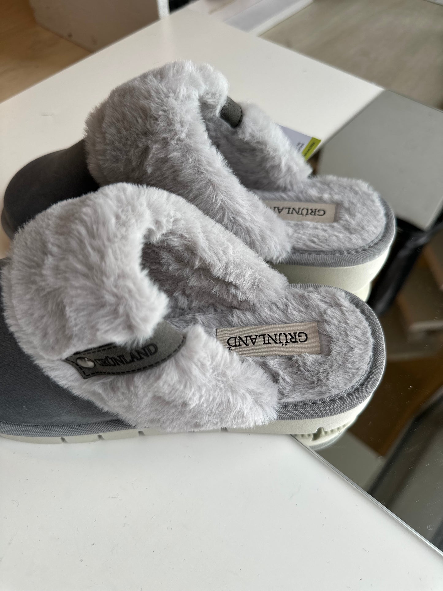 Pantofola pelo grigio
