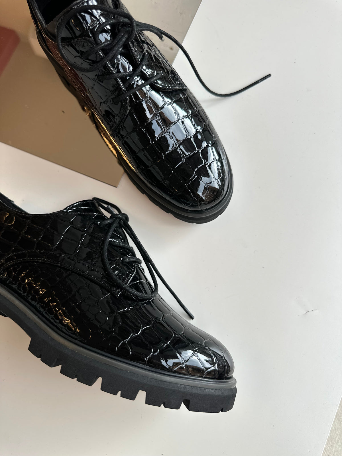 Scarpa stringata cocco